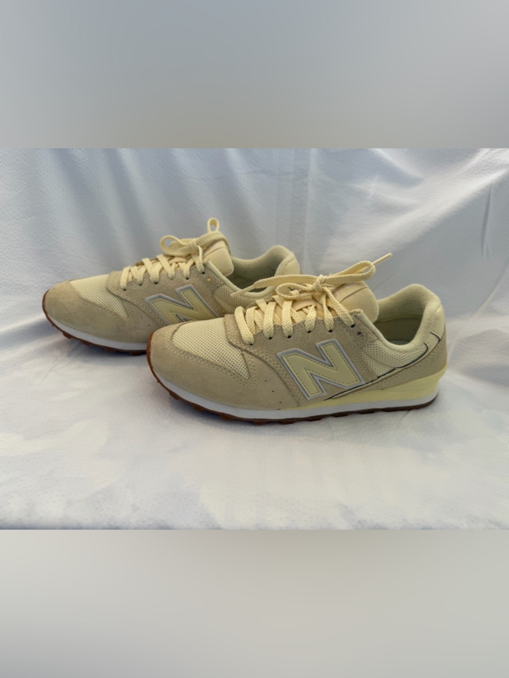 New Balance Cream & Gum Retro 996 Sneakers